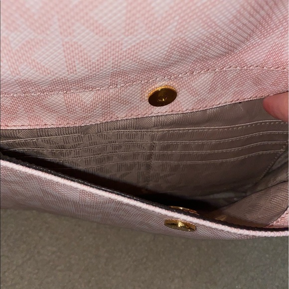 Michael Kors Jet Set Tote - Picture 3 of 4